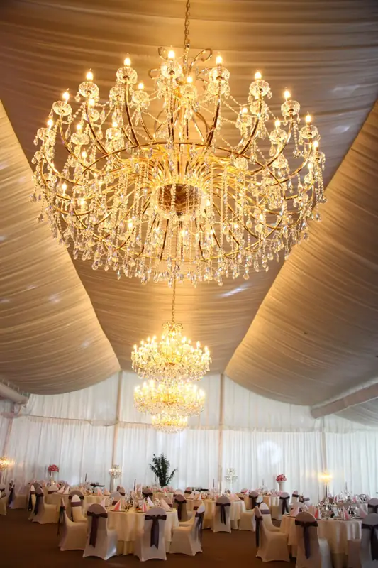 Candelabru de cristal în Salonul ARMONIA