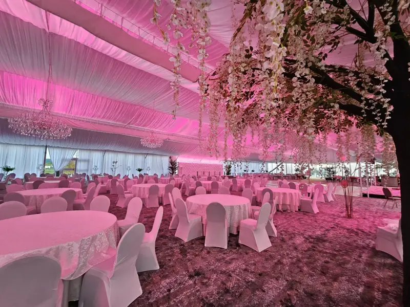 Salonul ARMONIA în lumină caldă de seară